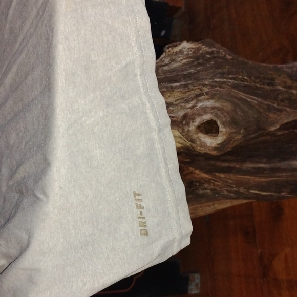 Nike dri fit - gym or running shirt - Picture 2 of 4